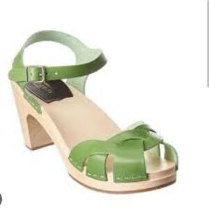Grass Green Swedish Hasbeens like new Kringlan clogs 39